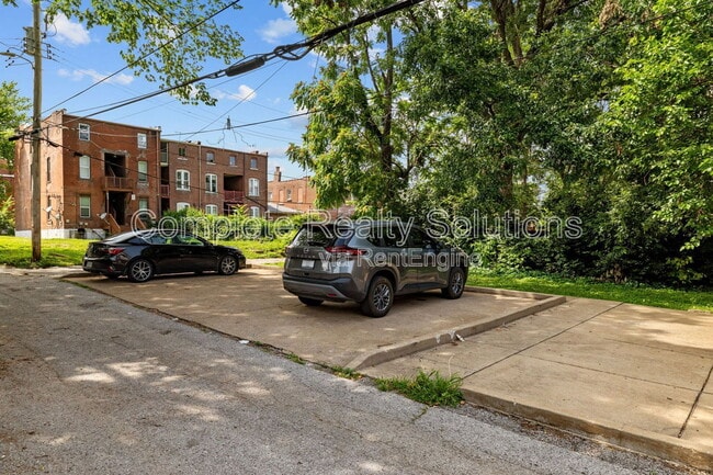 Building Photo - 3021 Iowa Ave