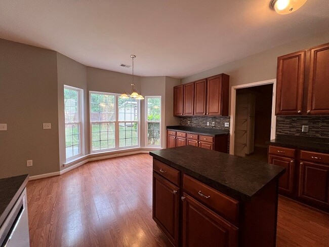 Building Photo - 570 Batty Way