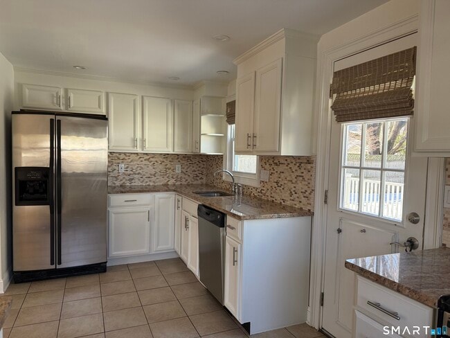 Building Photo - 46 Prudence Dr