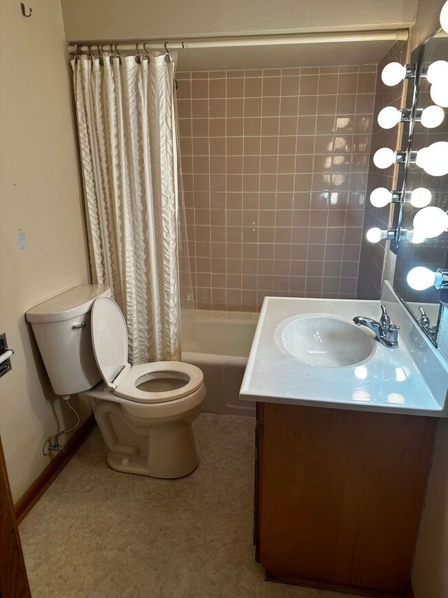 Building Photo - 1608 Turtle St