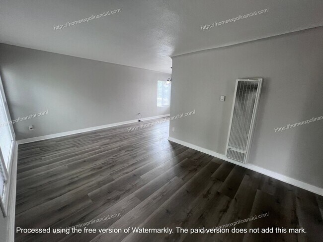 Building Photo - 370 W 44th St