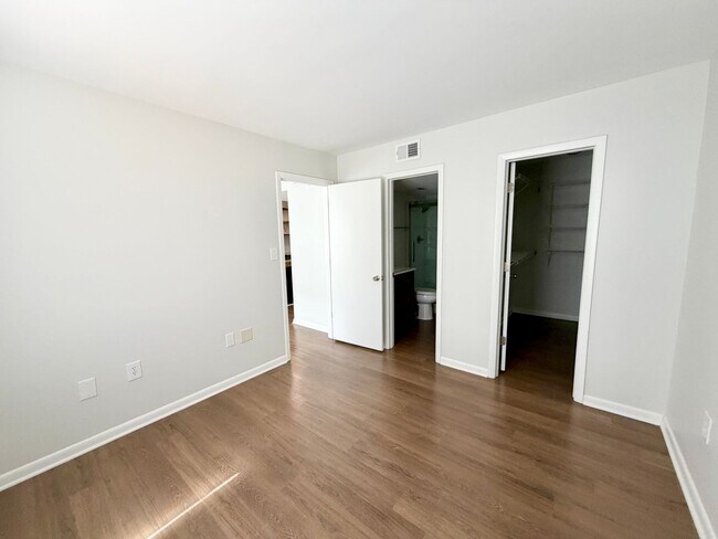 Building Photo - 1600 Park Cir