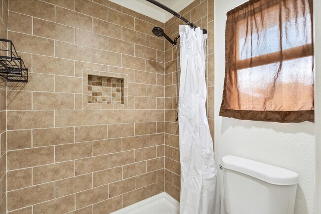 Building Photo - 4 Bed, Pet Friendly Kapolei Home