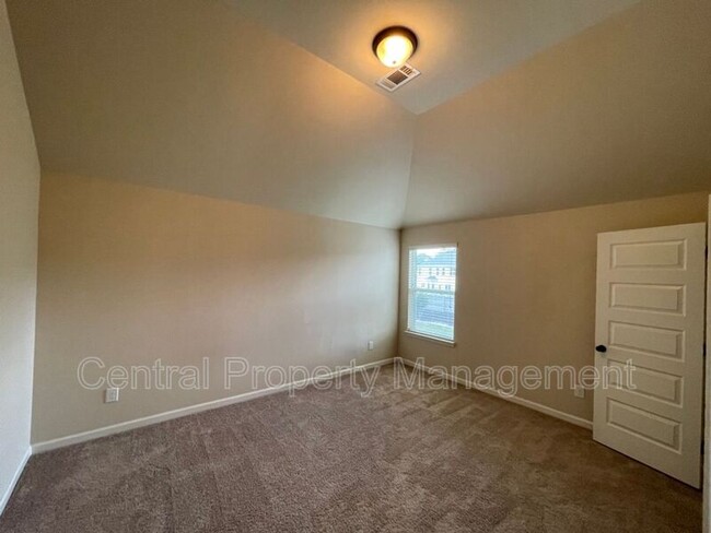 Building Photo - 514 W Holloway Dr