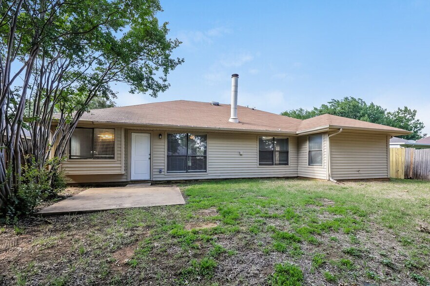 Building Photo - 3309 Creekwood Ln