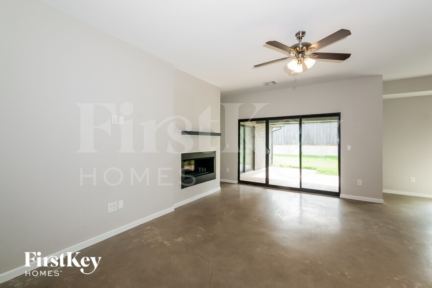 Building Photo - 15940 Aparados Wy