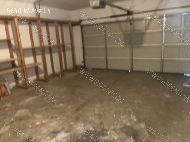 Building Photo - 5640 W Ave L4