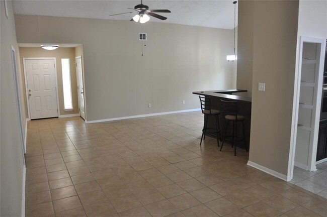 Building Photo - 4715 Glendower Dr