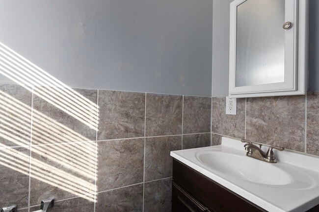 Building Photo - 703 SW 7 St