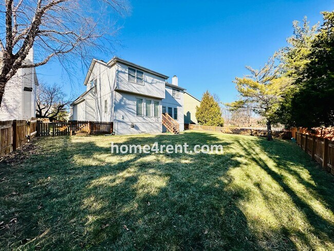 Building Photo - Blue Valley Northwest home on a cul-de-sac w/ granite counters, ss appliances and fenced yard!