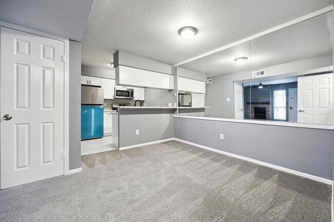 Building Photo - 2100 Wilcrest Dr