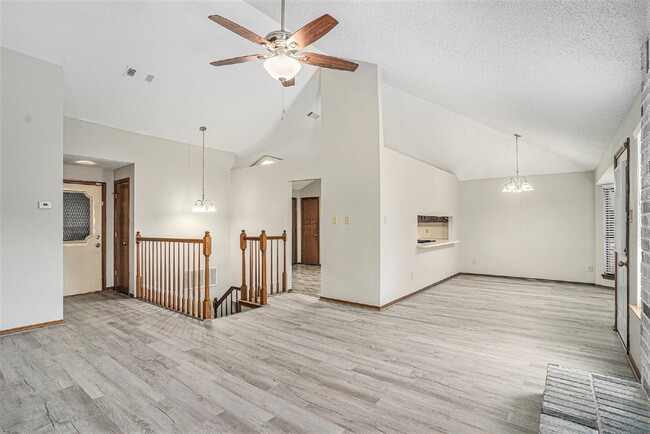 Building Photo - Section 8 Welcomed!! Spacious 5-Bed, 2.5-B...