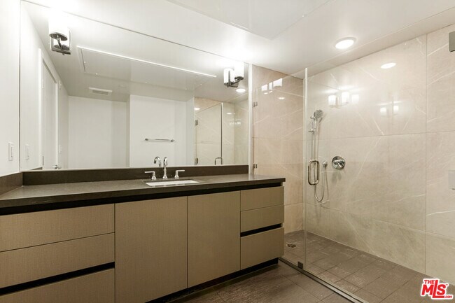 Building Photo - 837 S Harvard Blvd