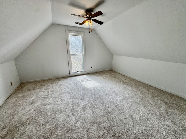 Building Photo - 4550 E Ooley Ave