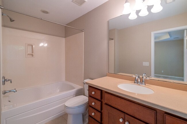 Building Photo - Gorgeous Townhome in the Heart of Fort Mil...