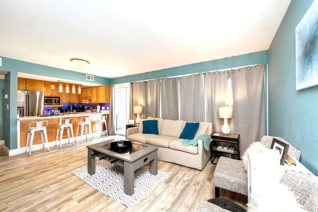 Building Photo - 4000 Gulf Terrace Dr
