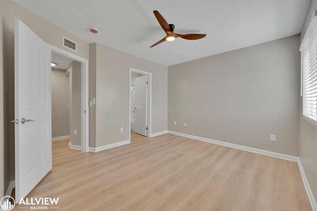 Building Photo - Beautifully Renovated 2-Bedroom Corner Tow...