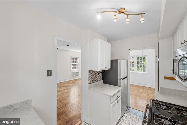 Building Photo - 3226 Gunston Rd