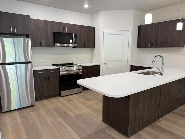 Building Photo - 983 W State St