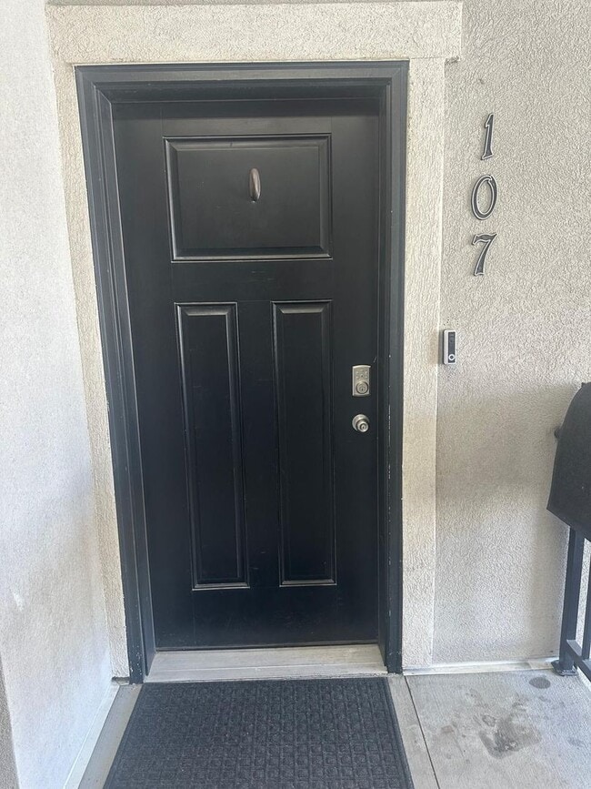 Building Photo - Newer Vineyard Condo for Rent! Next to Utah Valley University!!