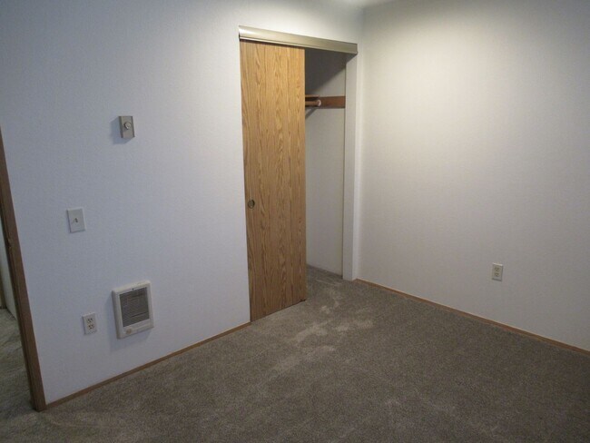 Building Photo - Quiet Two Bedroom Apartment in Keizer