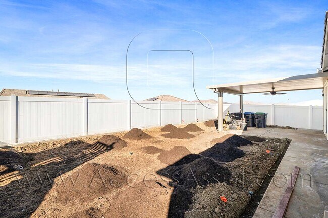 Building Photo - Spacious 4 Bed/3.5 Bath Gem Home In Menifee!