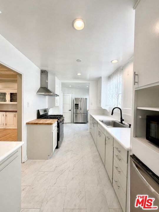 Building Photo - 341 S Rodeo Dr