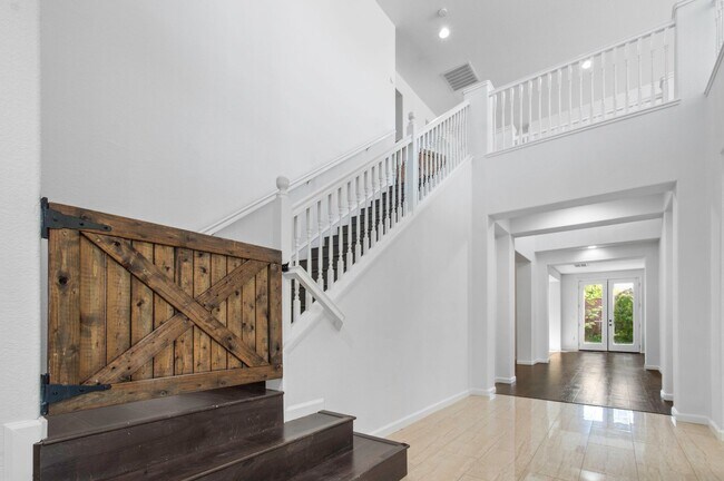 Building Photo - Grand 5-Bedroom Estate — Space, Style & Sophistication