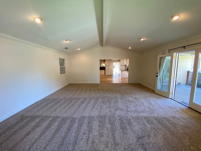 Building Photo - Beautiful Home with a Pool