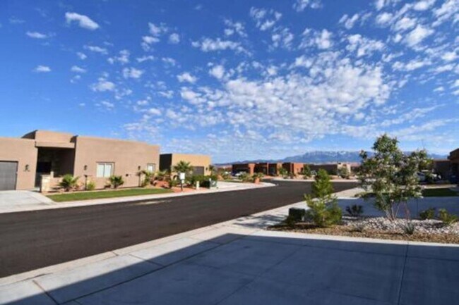 Building Photo - 3252 S 4900 W