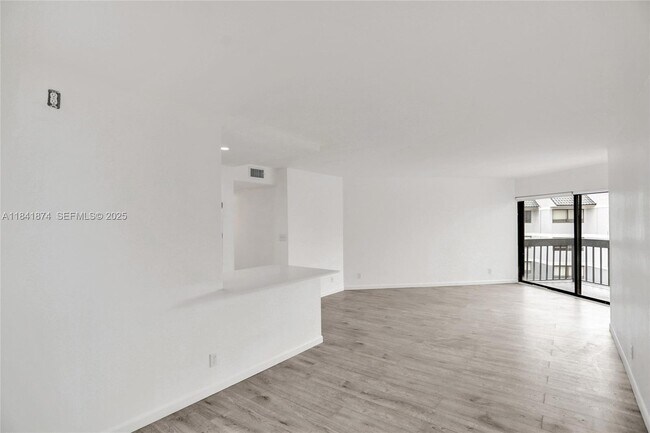 Building Photo - 1850 N Congress Ave