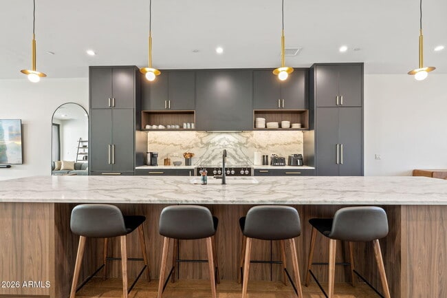 Building Photo - 6916 E 2nd St