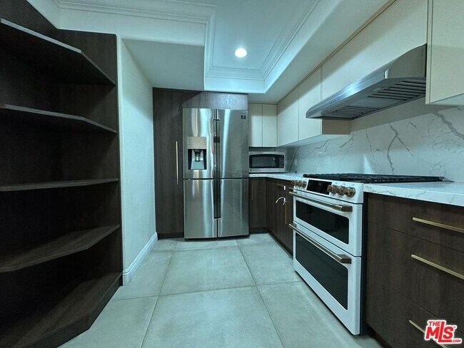 Building Photo - 2435 Florencita Dr W