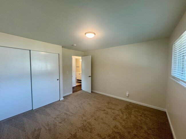 Building Photo - Newley Renovated Four-Bedroom Home