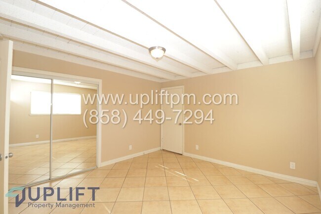 Building Photo - 5 Bedroom 2 Bath Home In Oceanside ** Move In Special $300 Off First Month's Rent**