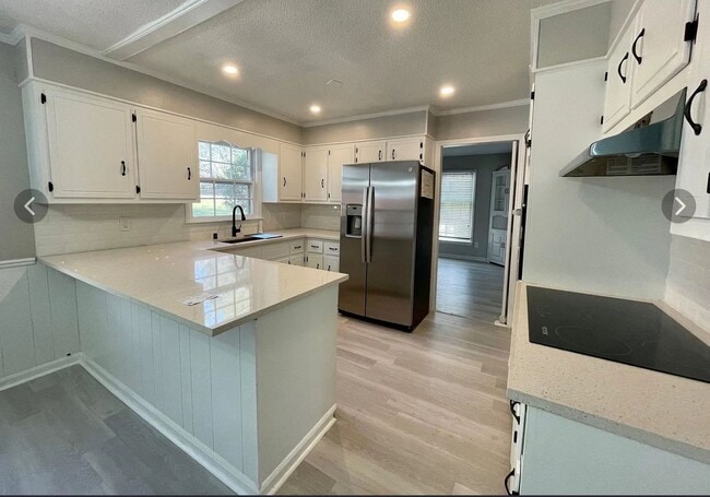 Building Photo - 3107 Redwood Dr