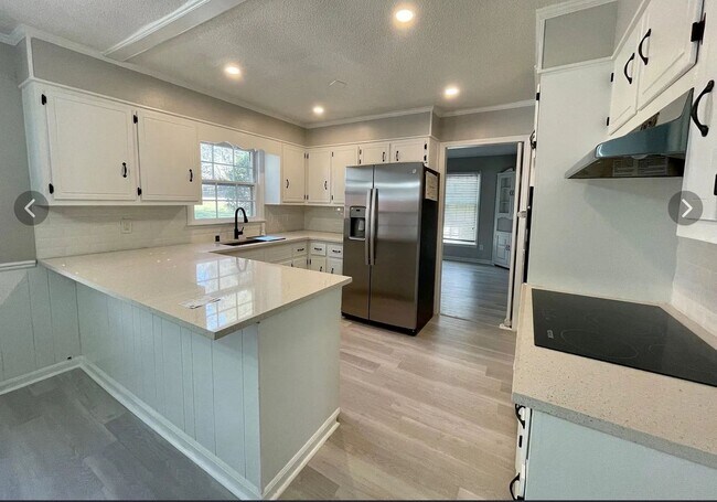 Building Photo - Deposit Special! You're Home Awaits