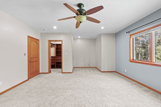 Building Photo - 6 Bed 4 Bath Daylight Rancher on Acreage in Mead School District.  Absolutely Gorgeous