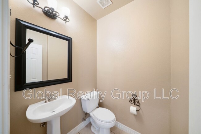 Building Photo - 431 Calm Springs