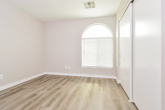 Building Photo - 4044 Companionship Ct