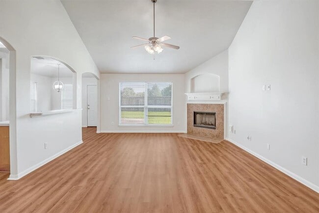 Building Photo - 1526 Rogers Lake Ln