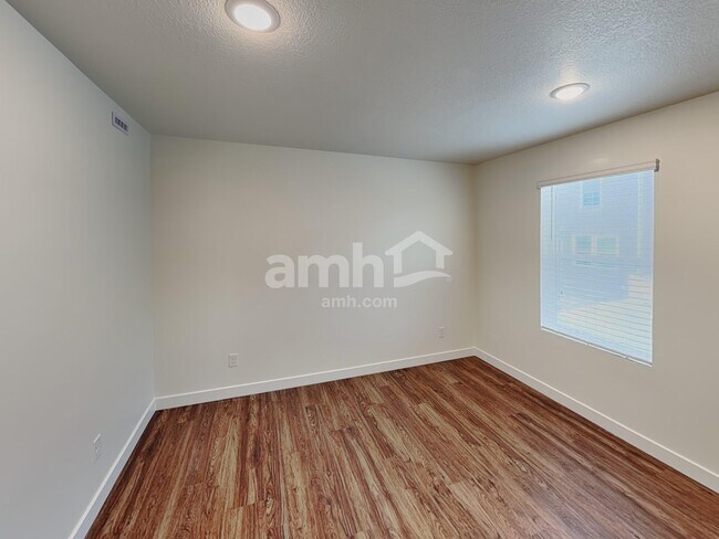Building Photo - 8944 Royal Ln