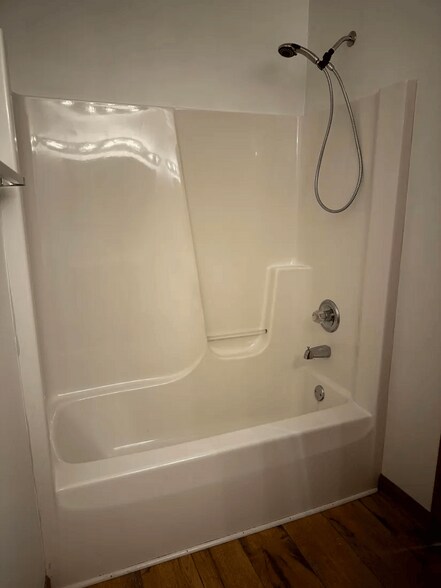1st bathroom - 340 Hyatt Ln