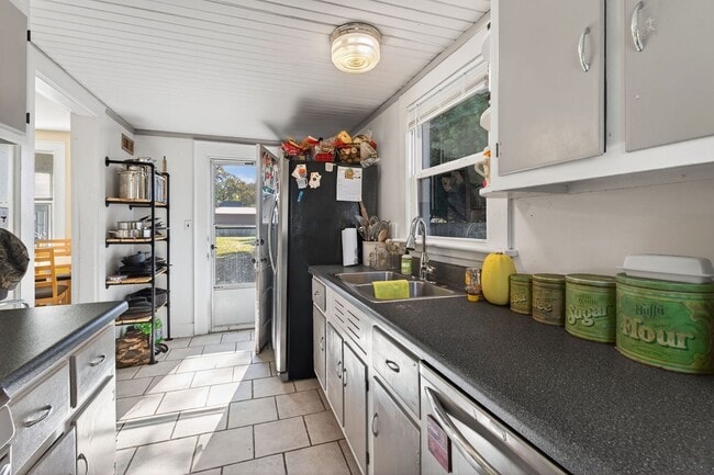 Building Photo - 777 Marvin Ave