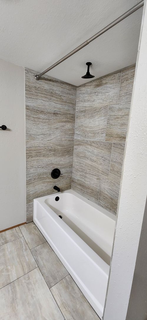 Building Photo - One Bedroom Condo For Rent