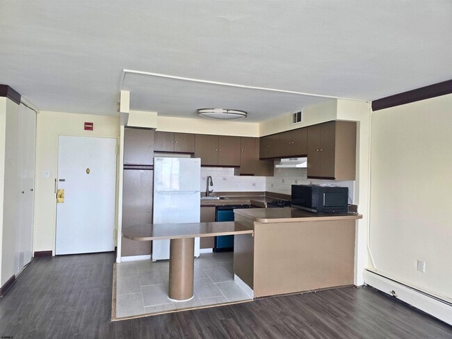 Building Photo - 3817 Ventnor Ave