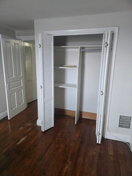 Building Photo - 521 W Greenleaf St