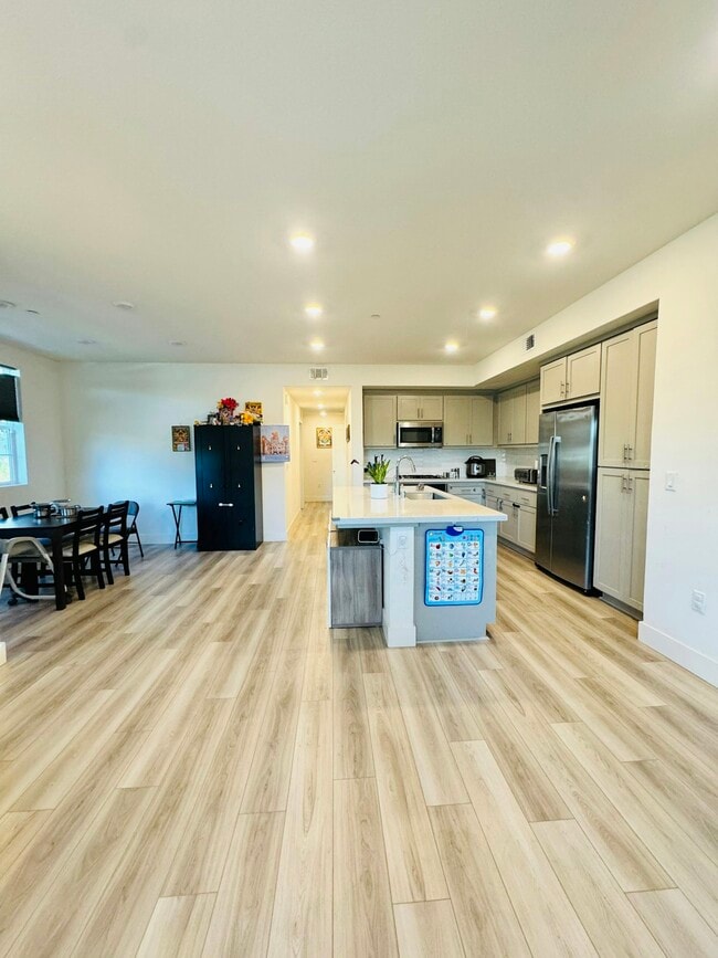 Building Photo - 5750 Greige Cir