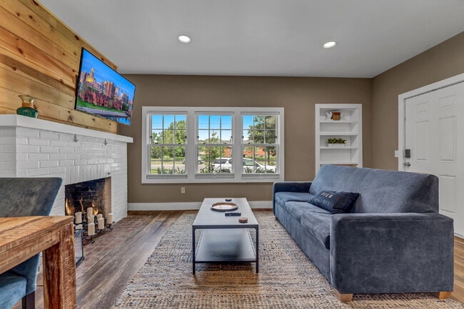 Building Photo - Furnished 1-Bedroom Lower Apartment on Main St