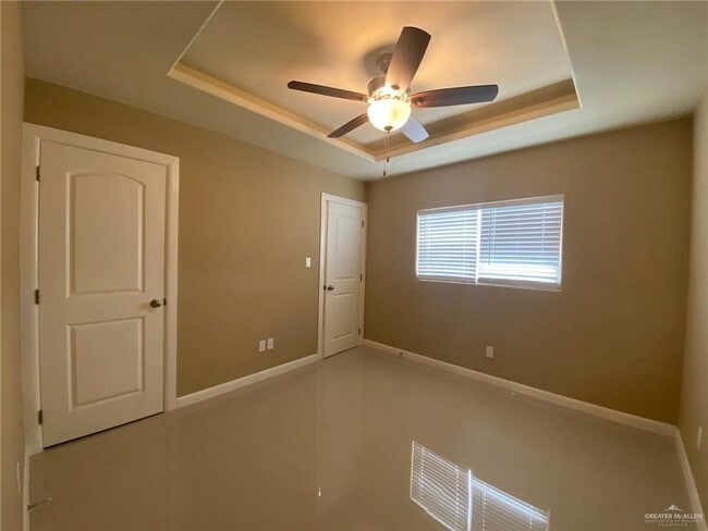 Building Photo - 27 E Pineridge Ave